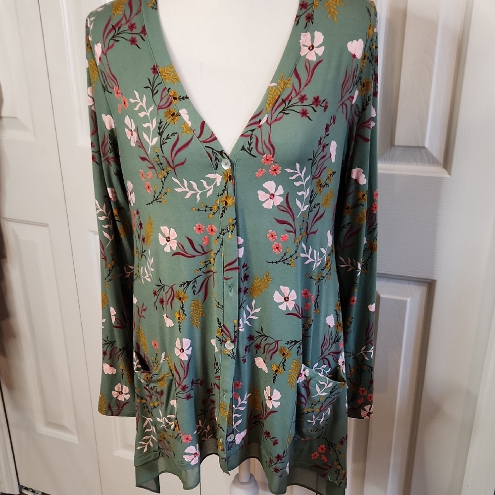 LOGO by Lori Goldstein Green Floral Button-Front V-Neck Blouse XS-M